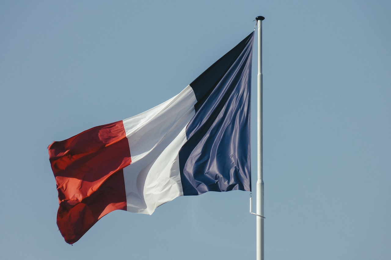 A França se torna o centro da IA: o que a investida de US$93 bilhões revela sobre o futuro da inteligência artificial